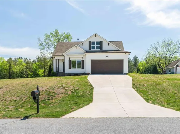 205 Windward Dr, Stokesdale, NC 27357