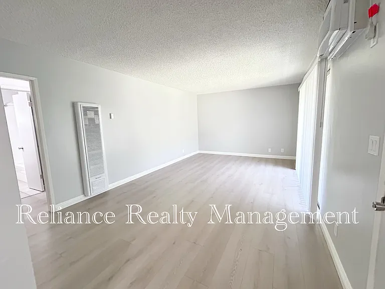 115 Hurlbut St #E — Photo 3