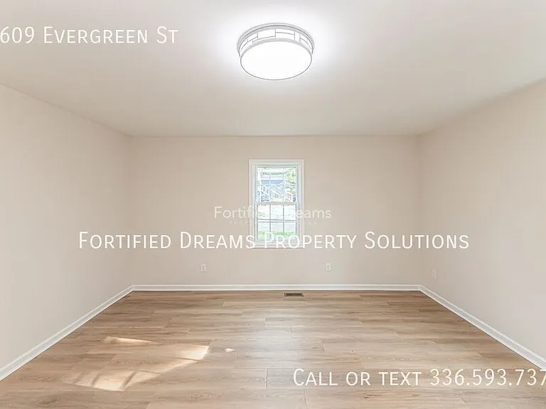 1609 Evergreen St — Photo 10