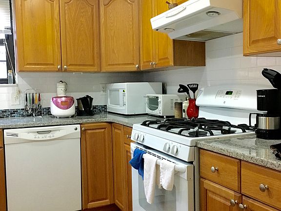 4th image of 21956 64th Ave #B