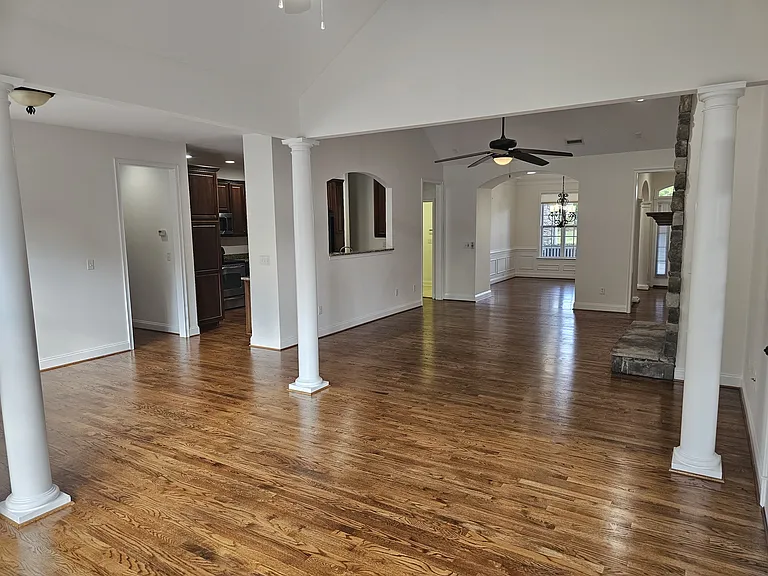 212 Medford Dr — Photo 8