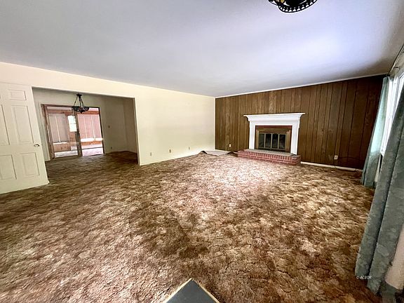 3rd image of 9 Canterbury Dr