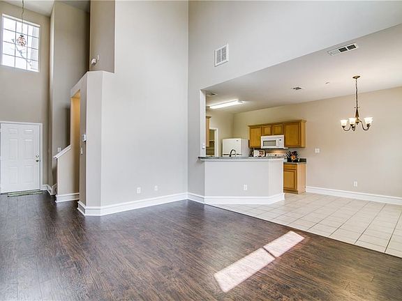 4th image of 3212 Judge Holland Ln