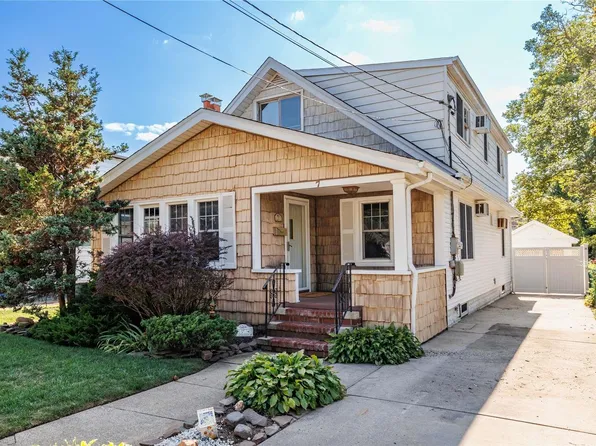 7 Longfellow Street, Baldwin, NY 11510