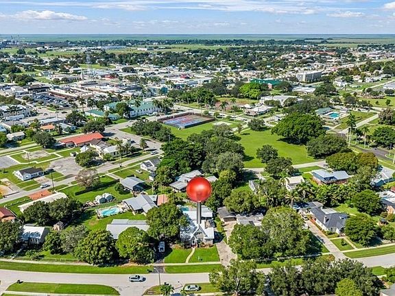 3rd image of 236 E Arcade Ave