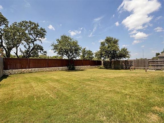 4th image of 2415 Yorkshire Ln