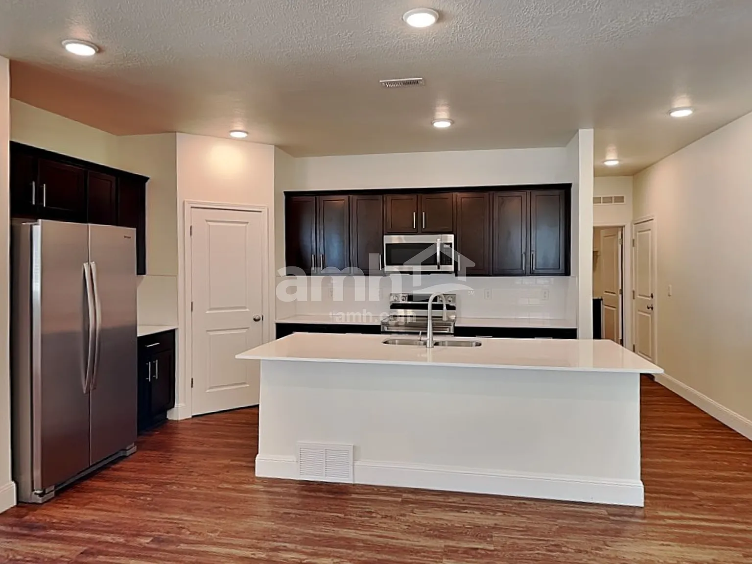 4 bed, 2.5 bath, 2313 sqft, $2,995 — Photo 3