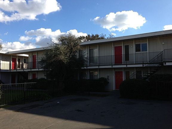 4th image of 4854 E Tulare Ave APT 105