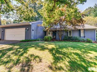 19 Georgetowne Rd, Sherman, IL 62684