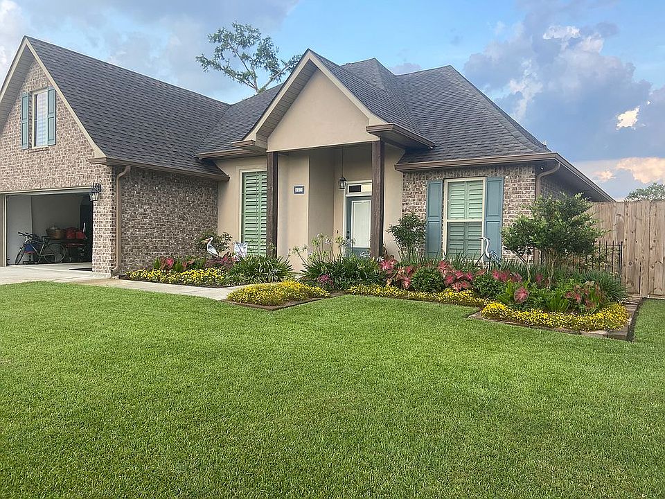 1st image of 379 Highland Oaks Ave