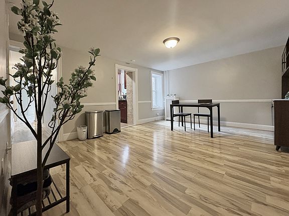3rd image of 150 Roxborough Ave