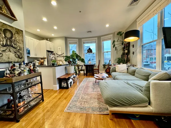405 S Huntington Ave Unit 1R, Jamaica Plain, MA 02130