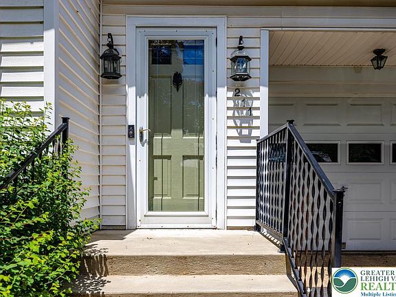 2nd image of 211 W Elizabeth Ave