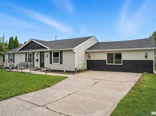 706 26th St, East Moline, IL 61244