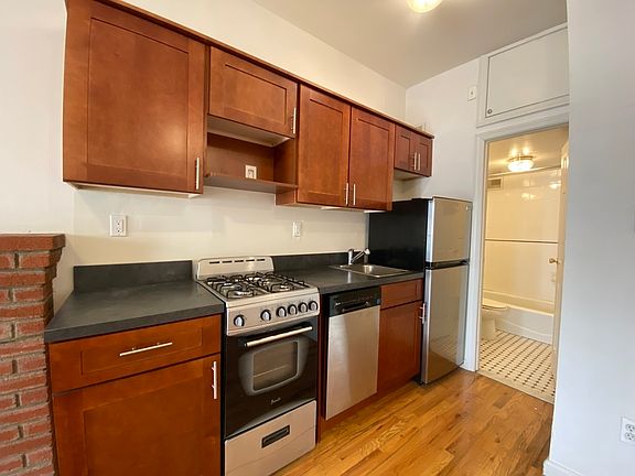 4th image of 57 W 85th St #3V
