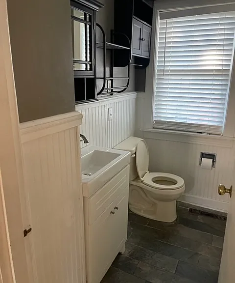 225 Demaree Dr — Photo 9