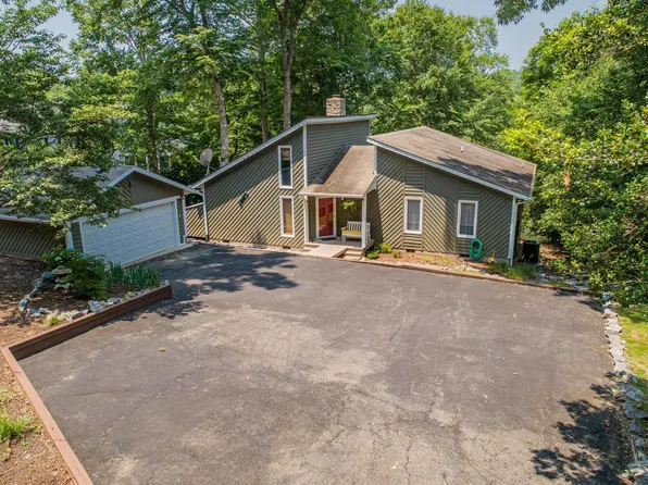 923 Buckhead Dr, Bracey, VA 23919