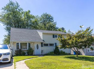 1055 Woodruff St, Iselin, NJ 08830