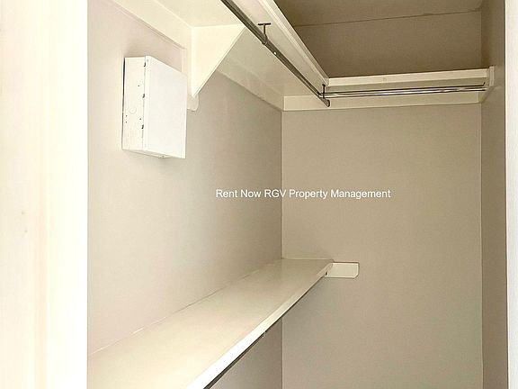 4th image of 3206 Hillcrest Dr #1