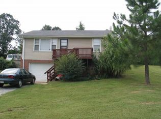 1004 Allen Rd, Burns, TN 37029