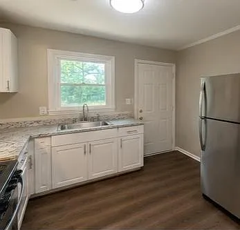 612 W College St - Unit 4 — Photo 3