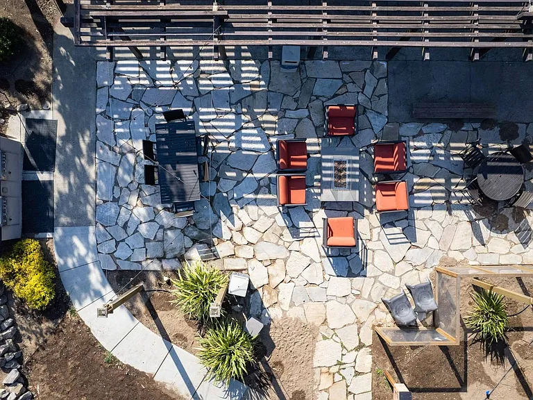 Outdoor Lounge Area | Summit at Sausalito | Luxury Apartments at Sausalito