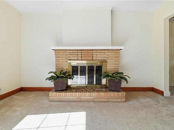 4th image of 411 Mayflower Rd