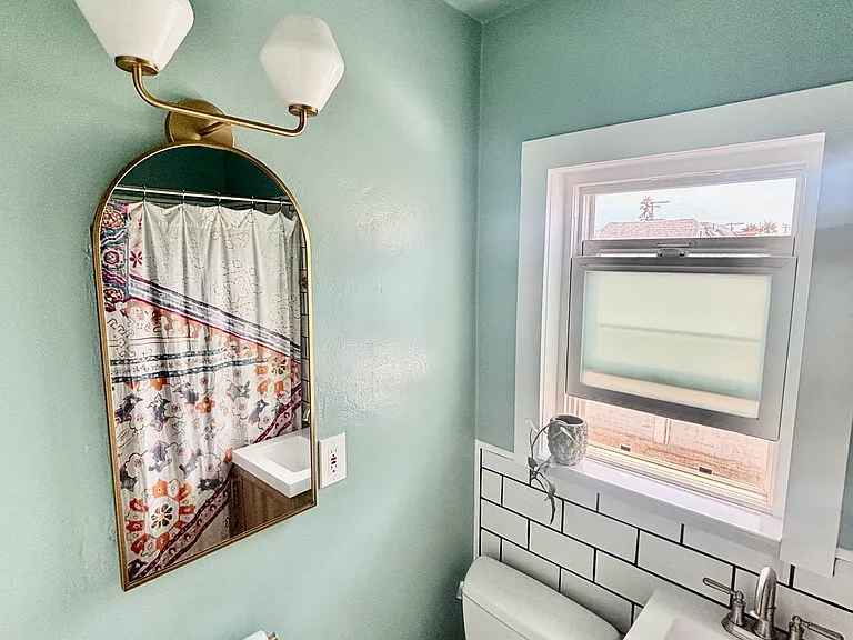814-816 Niantic Ct — Photo 9