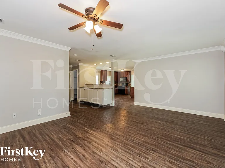 213 Ripplewood Dr — Photo 2