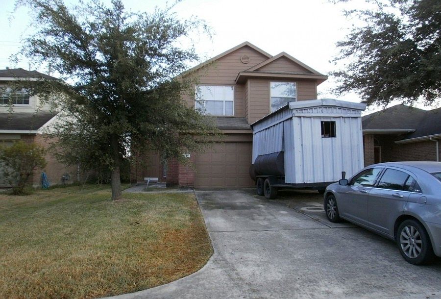 1st image of 615 Hollandbridge Ln