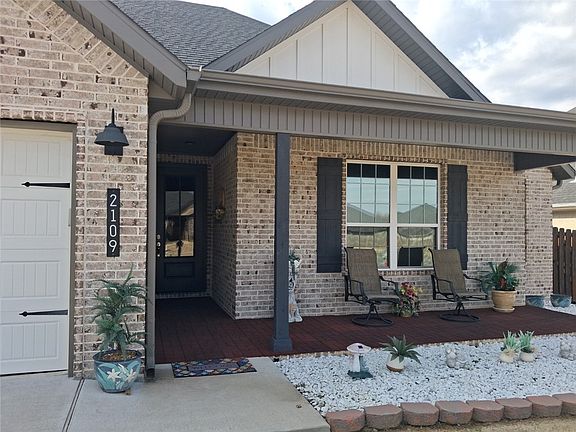 2nd image of 2109 Abbott Ln