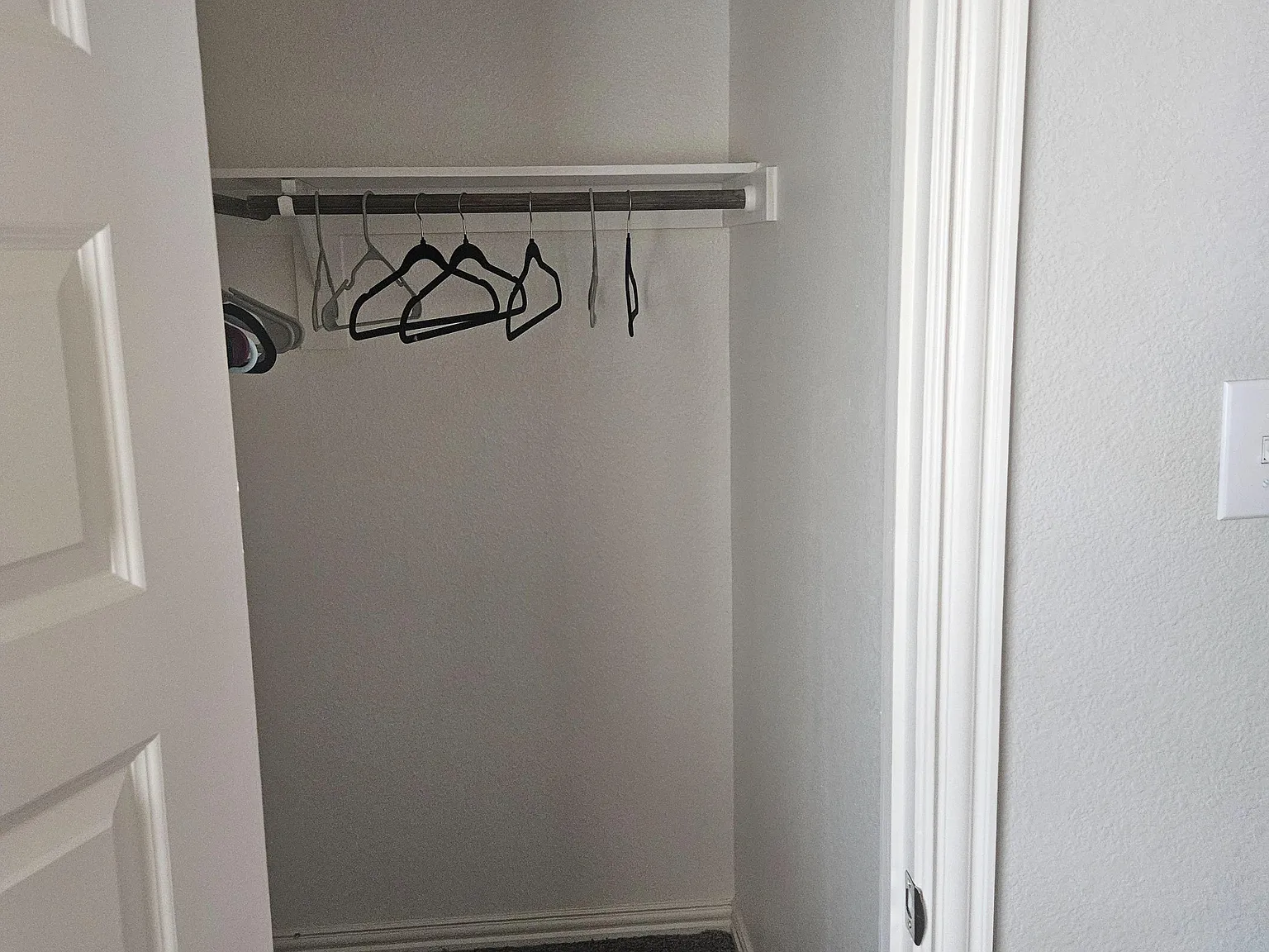 2 bed, 2.0 bath, 2449 sqft, $1,001 — Photo 3