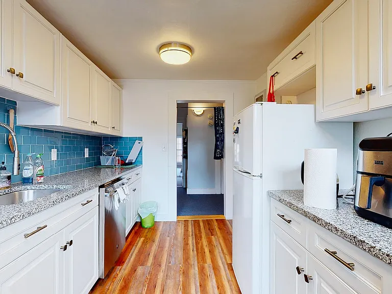 38 Trumbull St — Photo 3