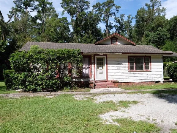 402 W 3rd St, Woodbine, GA 31569