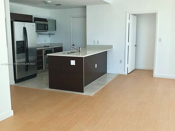 3rd image of 1900 N Bayshore Dr APT 1619