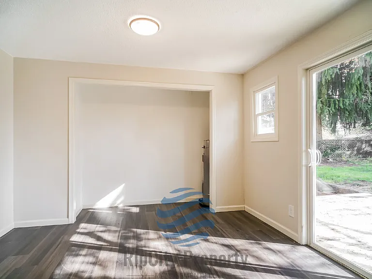 1307 Elm St — Photo 10