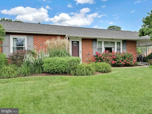 415 Redwood Dr, Lancaster, PA 17603