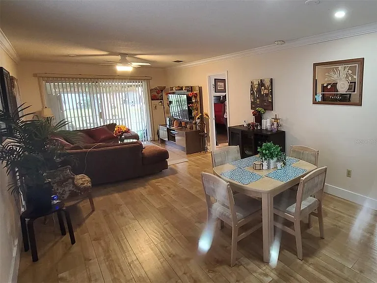 5059 Live Oak Cir #5059 — Photo 4