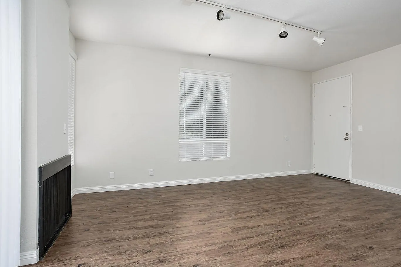 2 bed, $2,345 — Photo 3