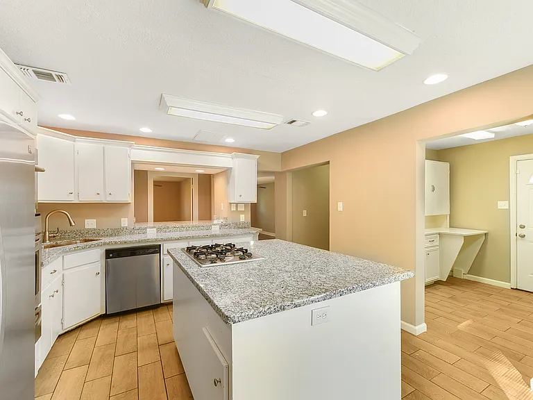 1029 Sycamore St — Photo 11