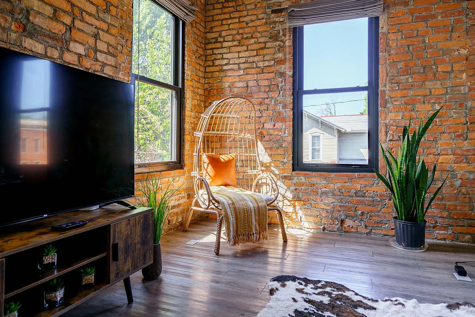 2 bed, 2.0 bath, 1291 sqft, $3,772 — Photo 3