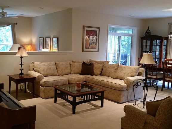  Large Living/Dining Area