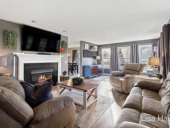 4th image of 15268 Vintage Ave