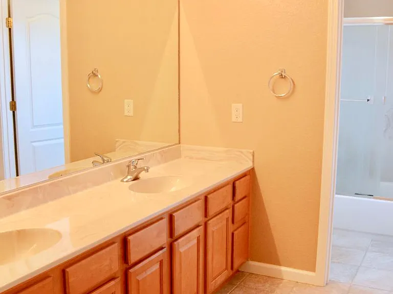 2420 Lincoln Meadows Dr — Photo 9