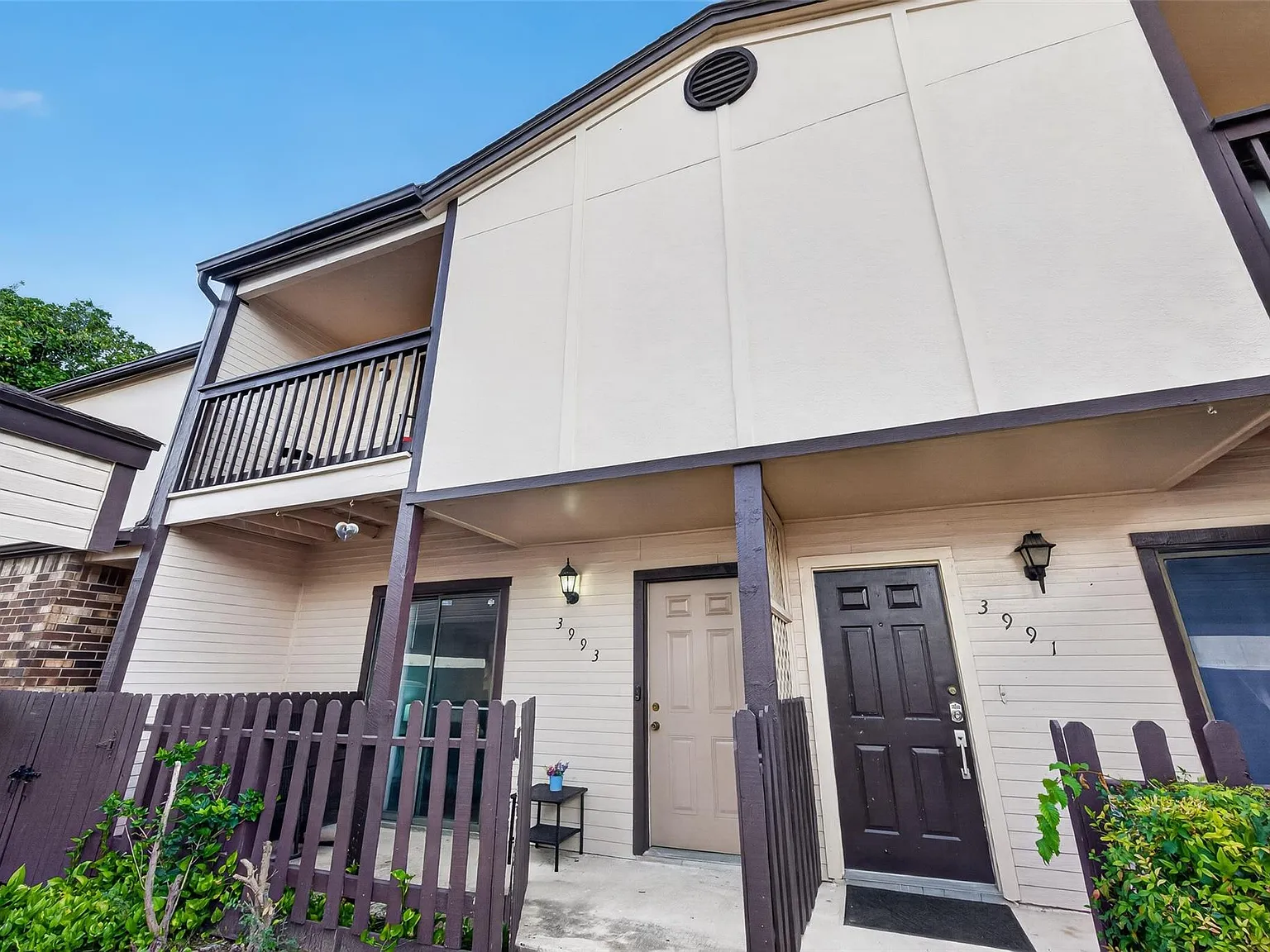 2 bed, 1.5 bath, 1166 sqft, $1,300 — Photo 1