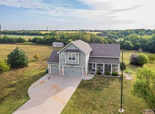 11427 Farnum Run Rd, Milford, KS 66514