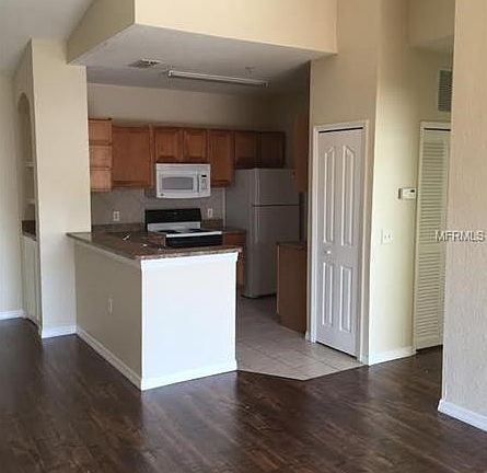 3rd image of 6141 Metrowest Blvd Unit 302