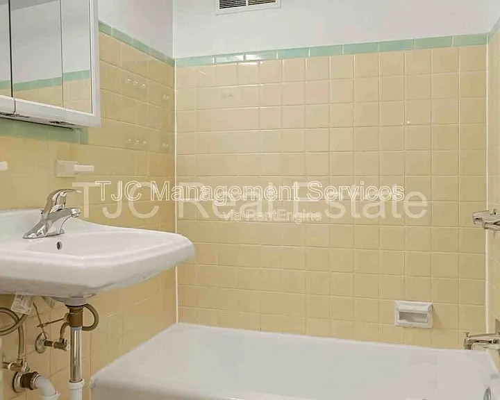 500 N Logan St #12 — Photo 9