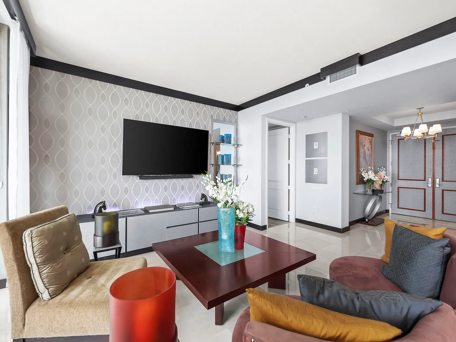 2 bed, 2.5 bath, 1918 sqft, $6,000 — Photo 4