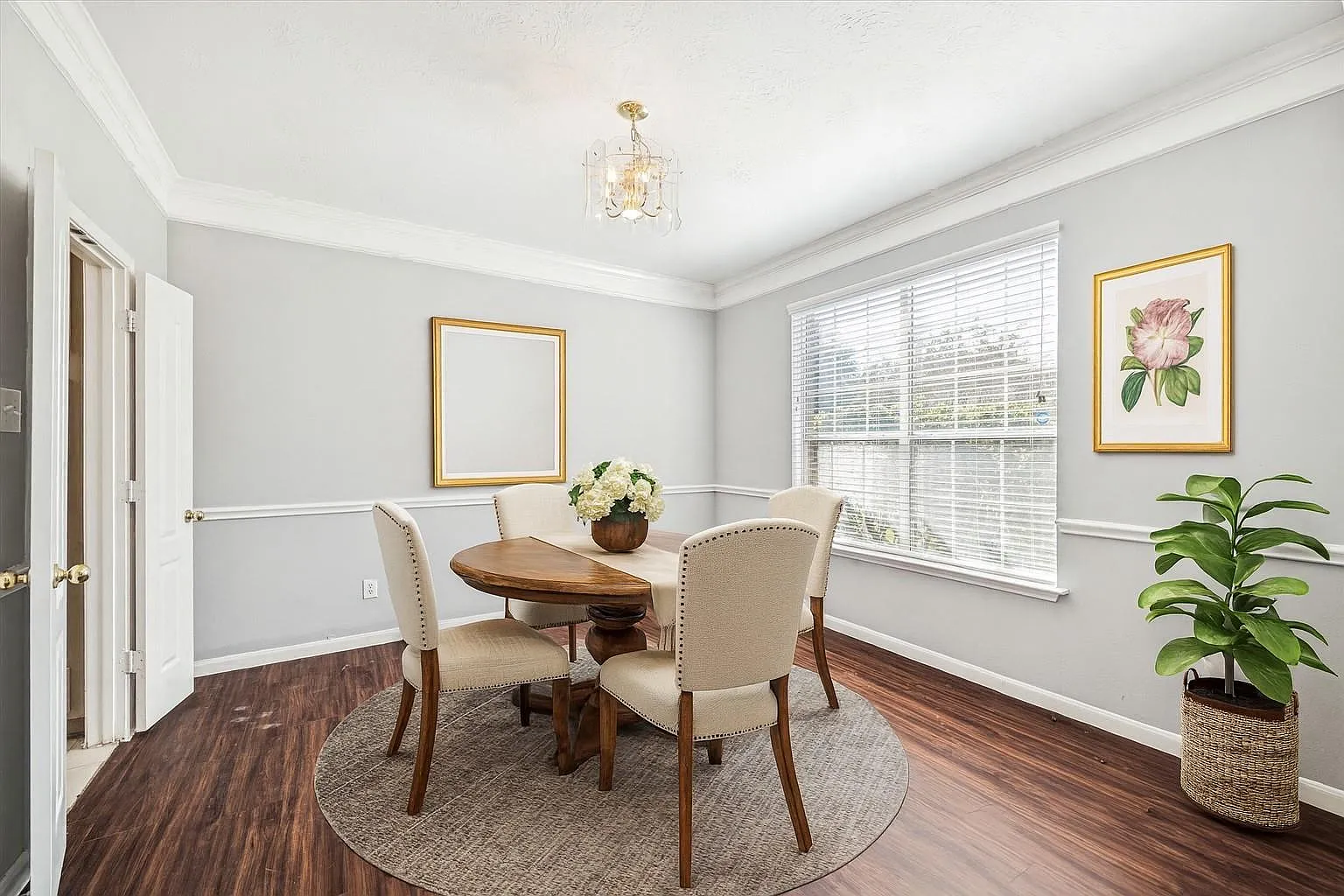 5 bed, 3.5 bath, 3529 sqft, $3,000 — Photo 3